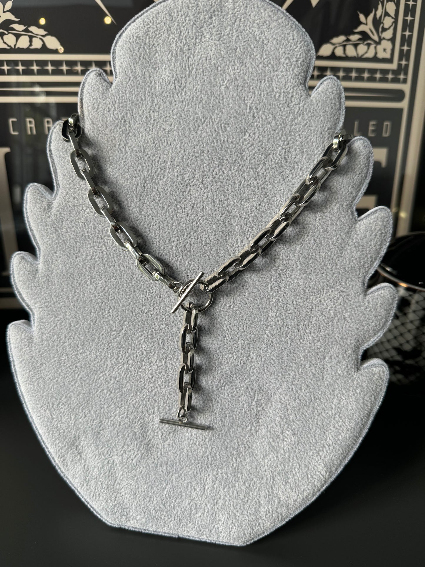 Silver chunky T Bar necklace 69