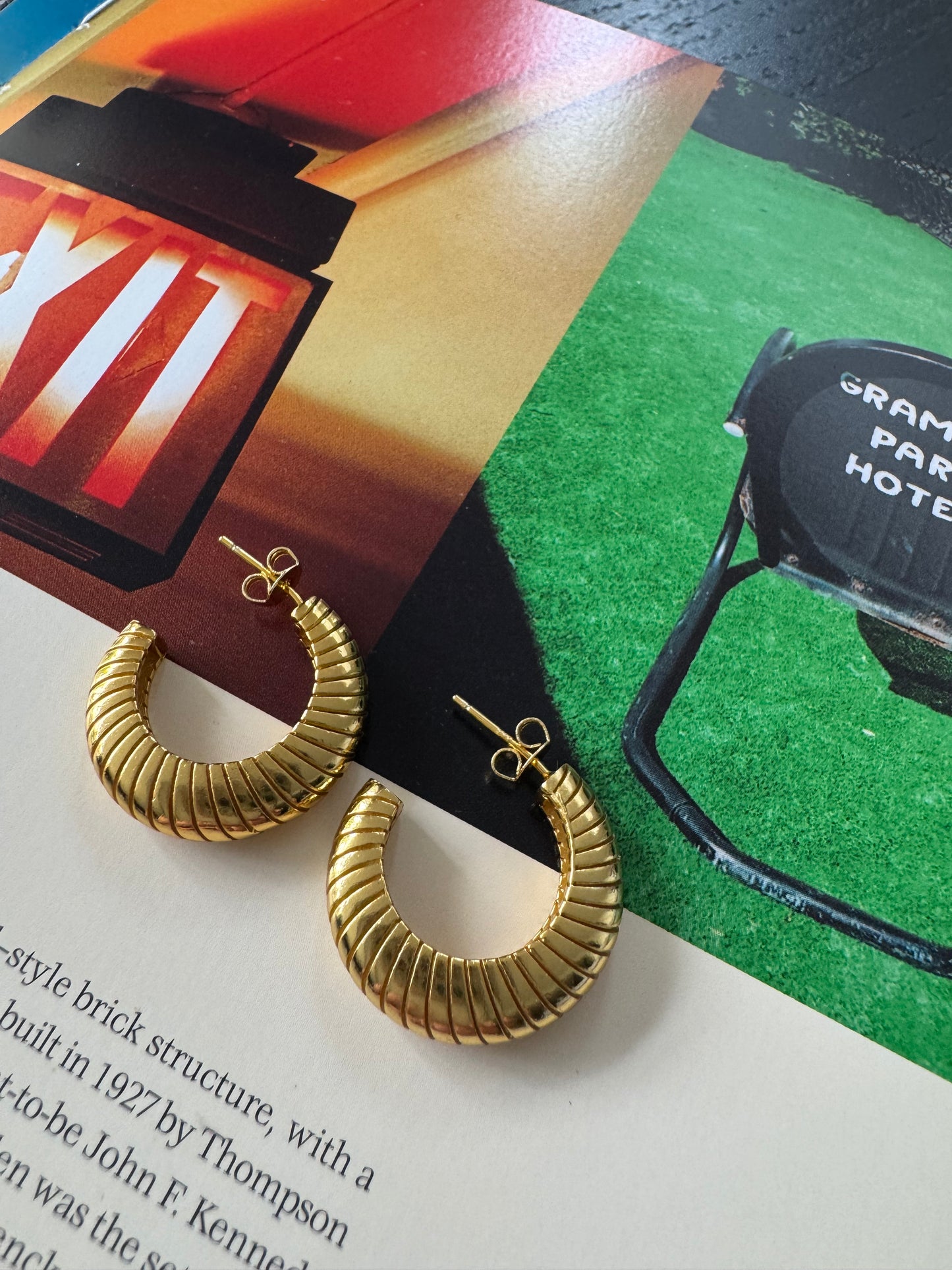 Gold ridged hoops B59