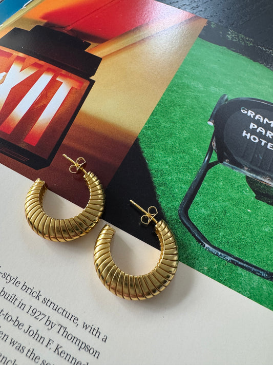 Gold ridged hoops B59